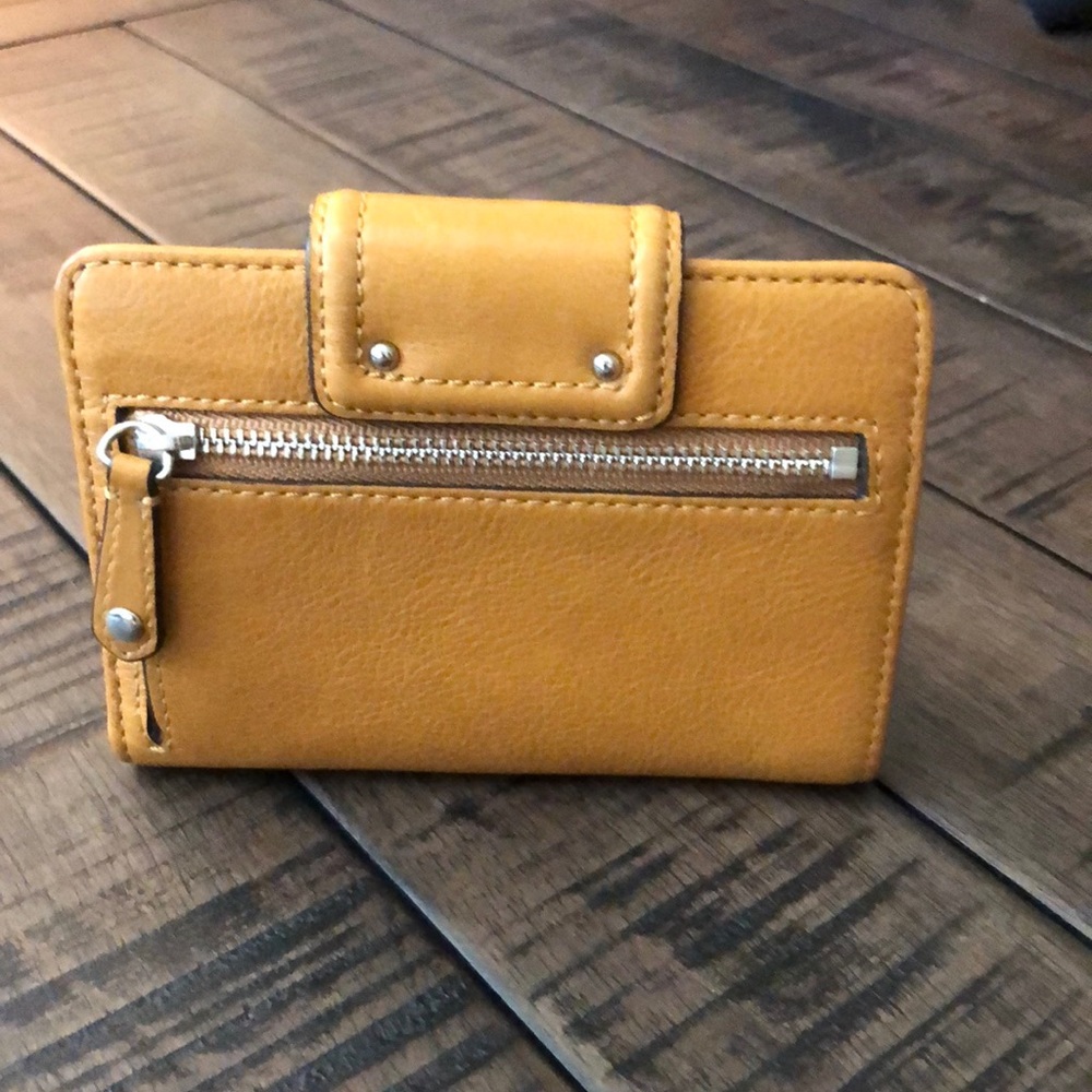 Coach Wallet Mustard Yellow & Silver 🌻 - Picture 2 of 6